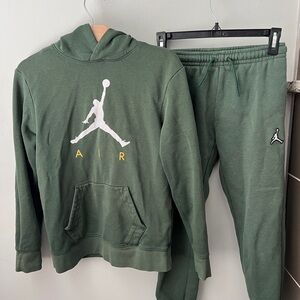 Boys Nike, Air Jordan L hoodie, and M sweatpants